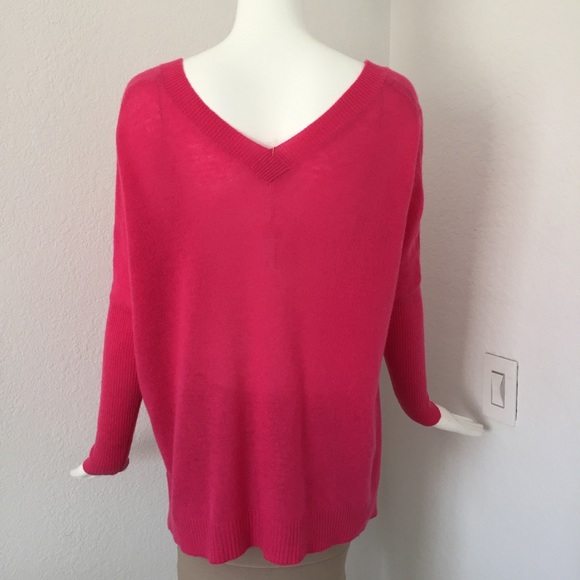 Subtle Luxury Essential Double V Cashmere Sweater - Picture 5 of 8